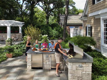 CI-Hursthouse-Landscape_family-grilling-in-outdoor-patio_s4x3_lg